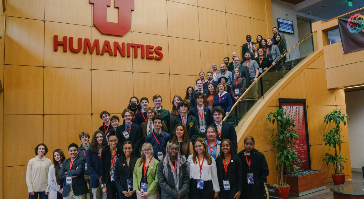 فريق مدرسة ويست هاي من ولاية يوتا يتوج بلقب البطولة الأمريكية لمناظرات المدارس   ￼